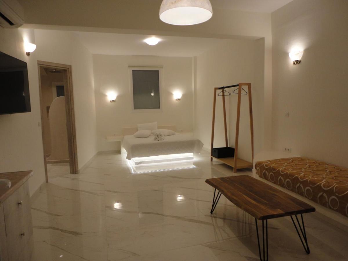 Triena Apartments Fira  Dış mekan fotoğraf