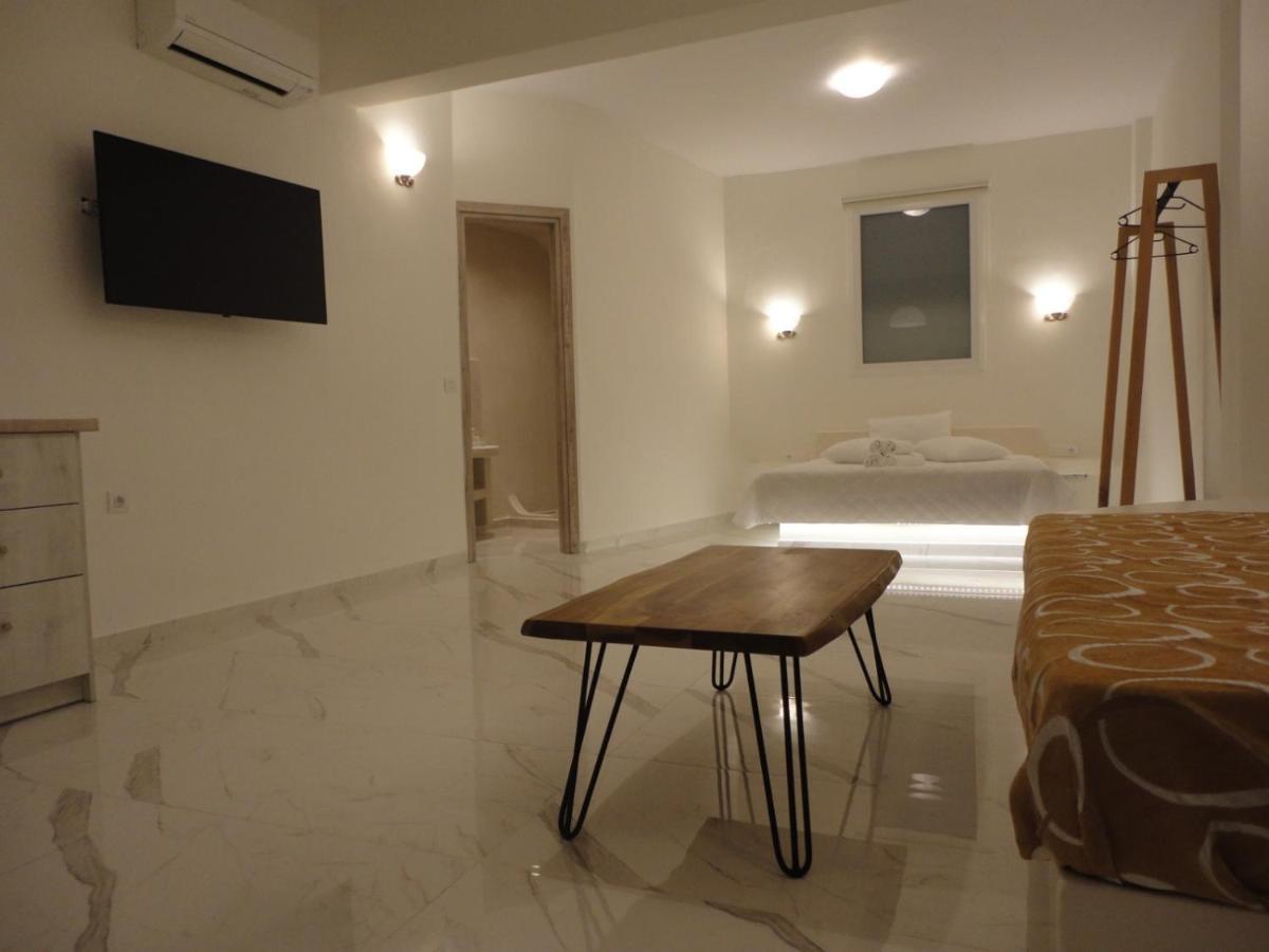 Triena Apartments Fira  Dış mekan fotoğraf