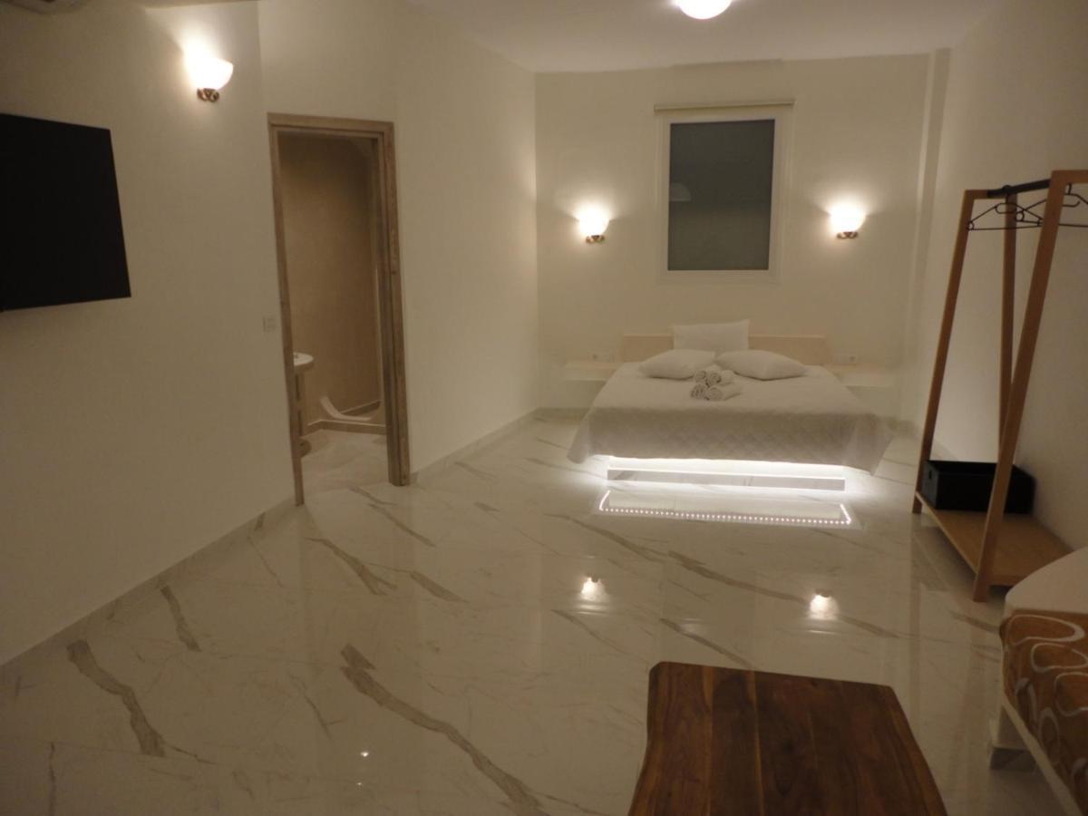 Triena Apartments Fira  Dış mekan fotoğraf
