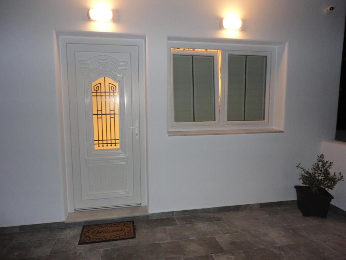 Triena Apartments Fira  Dış mekan fotoğraf