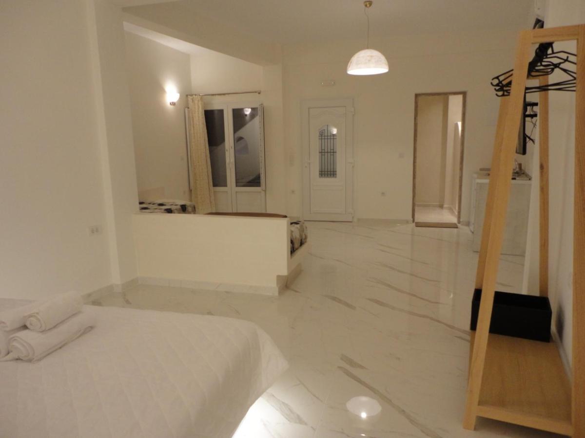 Triena Apartments Fira  Dış mekan fotoğraf