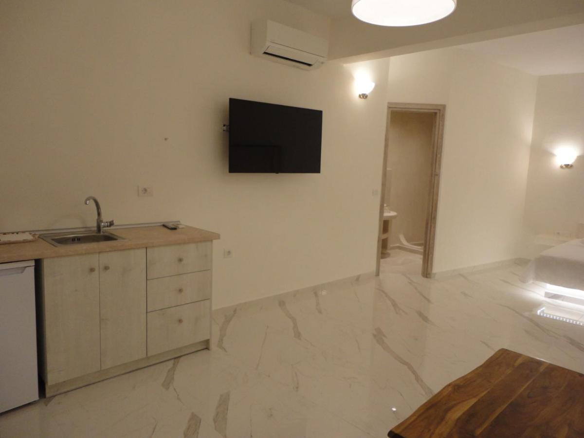 Triena Apartments Fira  Dış mekan fotoğraf